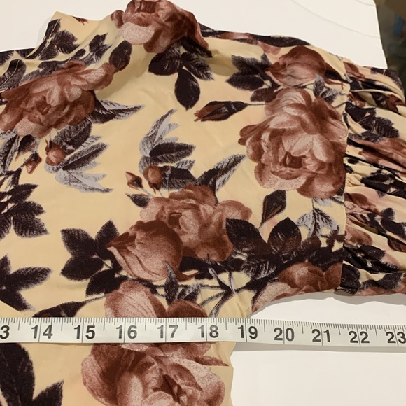 Altar’d State top - Picture 6 of 9